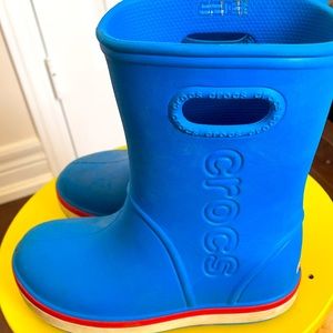 Boys CROCS rain boots. EUC size 13.